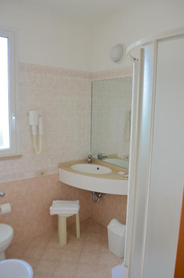 Hotel B&B Des Bains มิลาโน แมริตทิมา ภายนอก รูปภาพ
