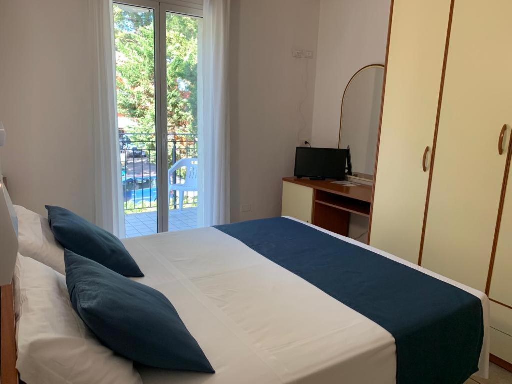 Hotel B&B Des Bains มิลาโน แมริตทิมา ภายนอก รูปภาพ