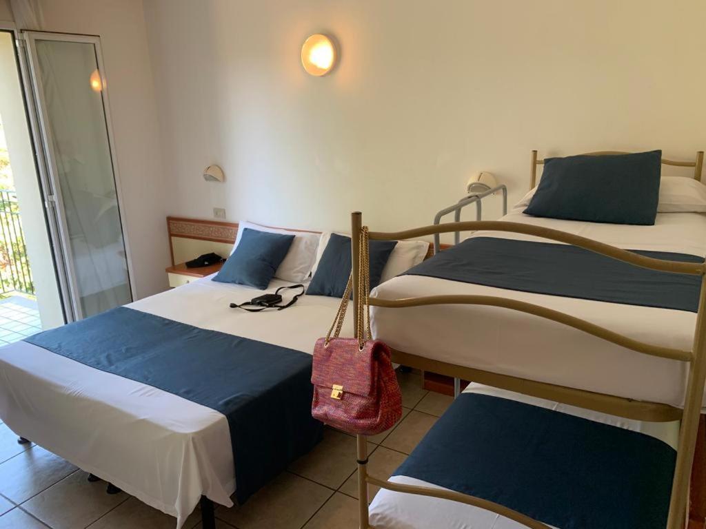 Hotel B&B Des Bains มิลาโน แมริตทิมา ภายนอก รูปภาพ