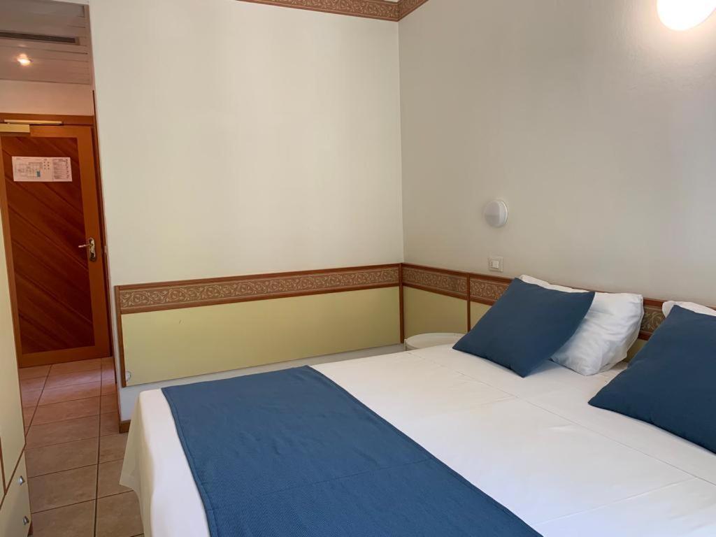 Hotel B&B Des Bains มิลาโน แมริตทิมา ภายนอก รูปภาพ