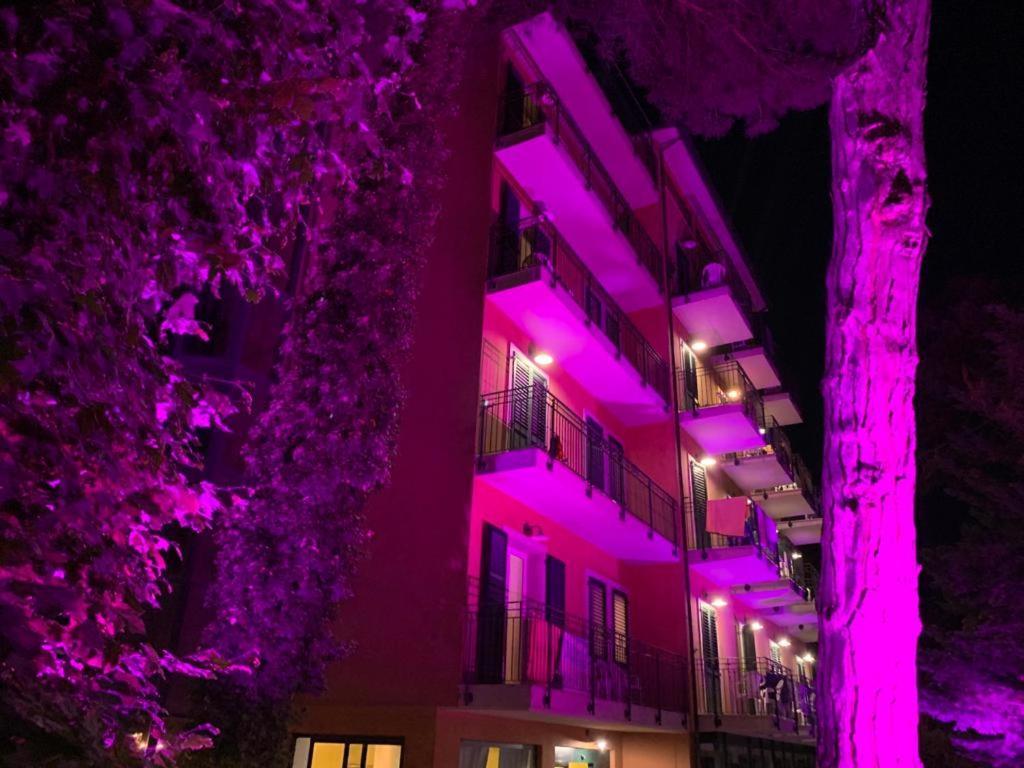 Hotel B&B Des Bains มิลาโน แมริตทิมา ภายนอก รูปภาพ