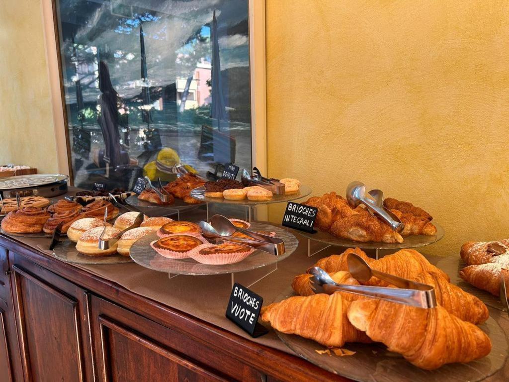 Hotel B&B Des Bains มิลาโน แมริตทิมา ภายนอก รูปภาพ
