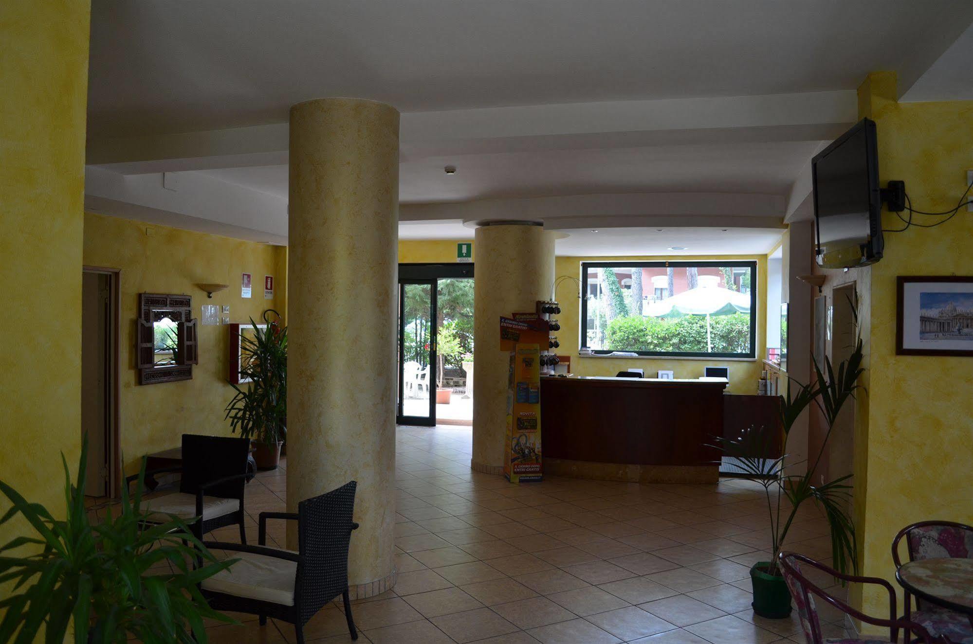 Hotel B&B Des Bains มิลาโน แมริตทิมา ภายนอก รูปภาพ
